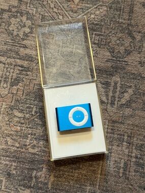 Apple iPod shuffle 2nd Generation
Light Blue (1 GB)